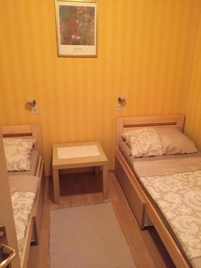 Oeroekzoeld Apartmanok Балатонфенивес Екстериор снимка