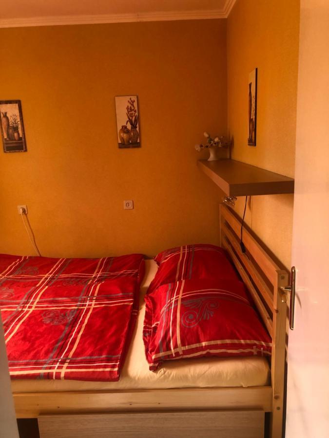 Oeroekzoeld Apartmanok Балатонфенивес Екстериор снимка