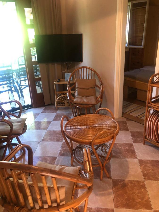 Oeroekzoeld Apartmanok Балатонфенивес Екстериор снимка