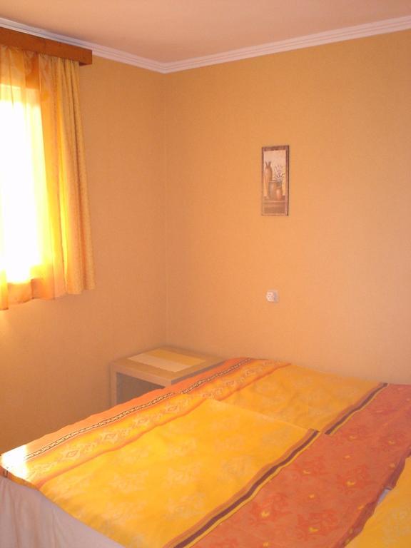 Oeroekzoeld Apartmanok Балатонфенивес Стая снимка